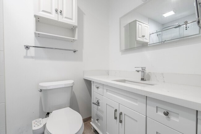 Building Photo - 10011 Lakeside Gables Dr