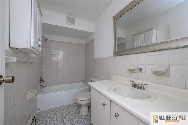 Building Photo - 628 Cricket Ln