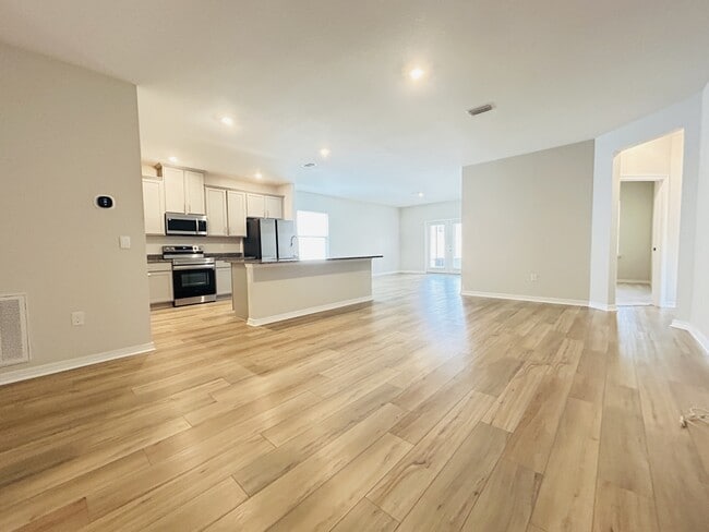 Building Photo - 6230 Forest Pines Dr