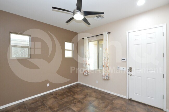 Building Photo - 1522 E Hummingbird Way