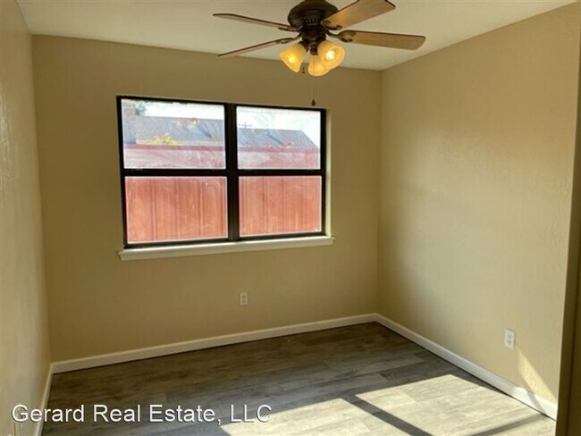 Building Photo - 3833 Rebecca Ln