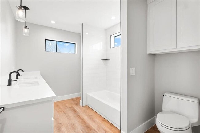 Building Photo - 205 Avenue None Ave