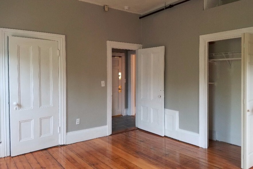 Large Bedroom - 178 Bowen St