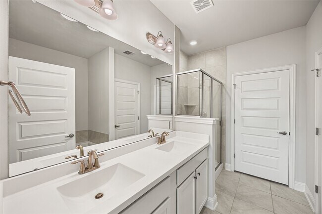 Building Photo - 400 Camino Bay Dr