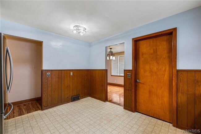 Building Photo - 133 Halstead Ave