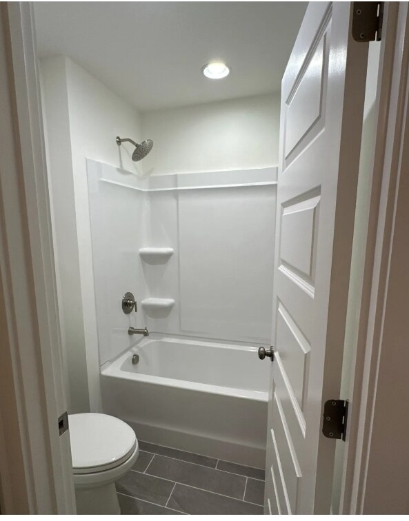 Building Photo - 5049 Greentree Dr