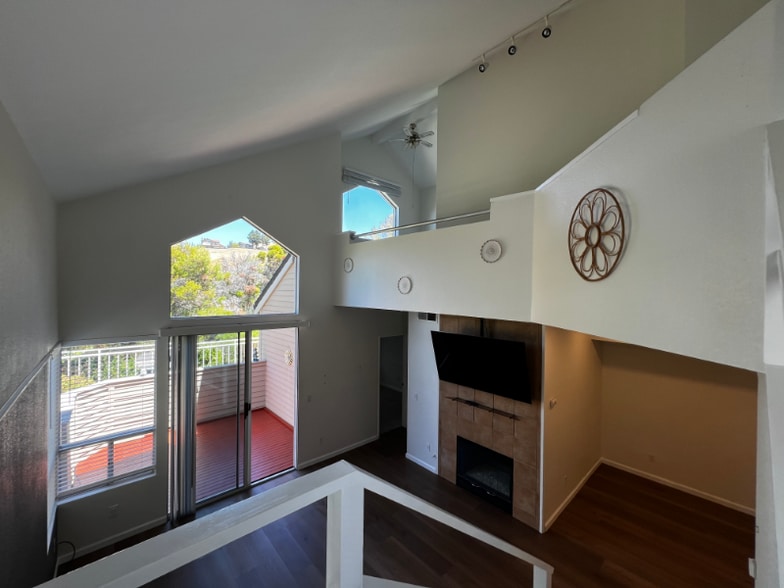 Building Photo - 229 Sunset Dr