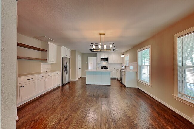 Building Photo - 4345 Skillman St