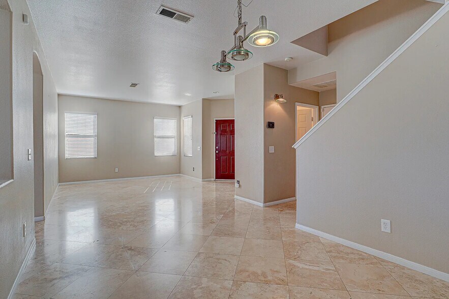 Building Photo - 725 Vista Santo Thomas