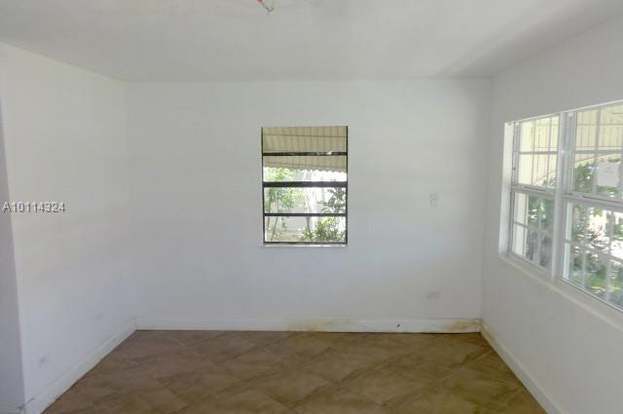 Building Photo - 733 85th St