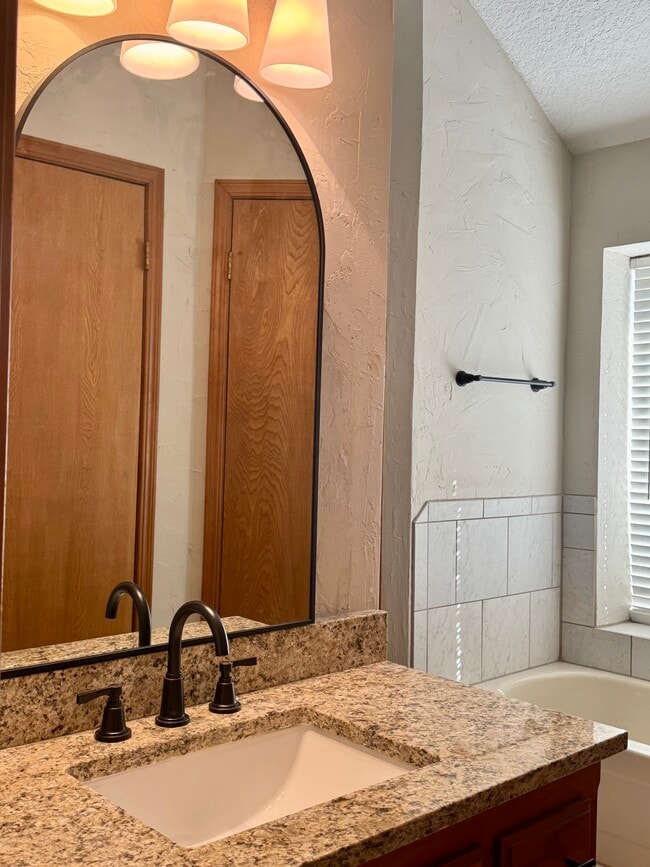 Building Photo - 10323 Haven Cir