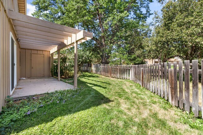 Building Photo - 514 Strachan Dr