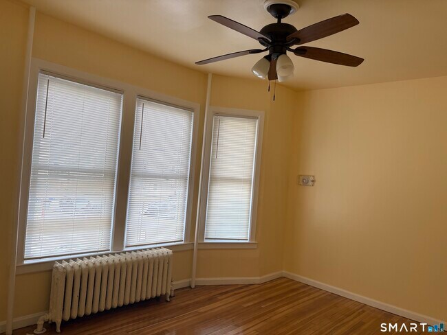 Building Photo - 252 Maplewood Ave