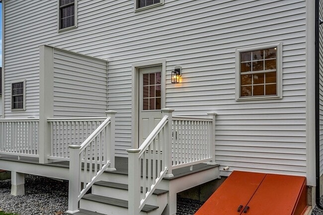 Building Photo - 74 Smith St