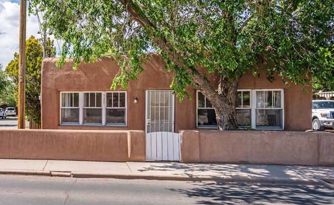 Exterior - 523 Agua Fria St