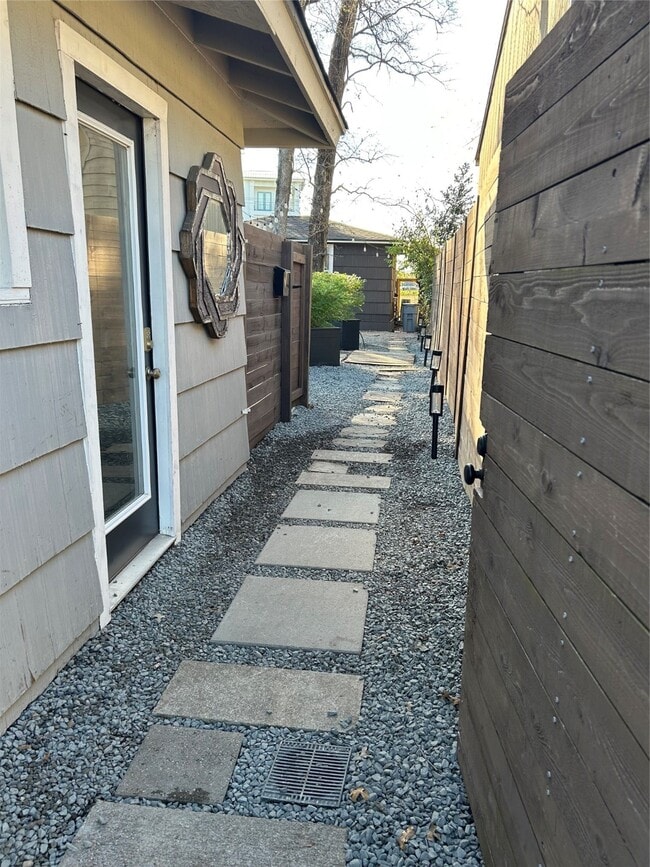 Building Photo - 4019 Ascot Ln