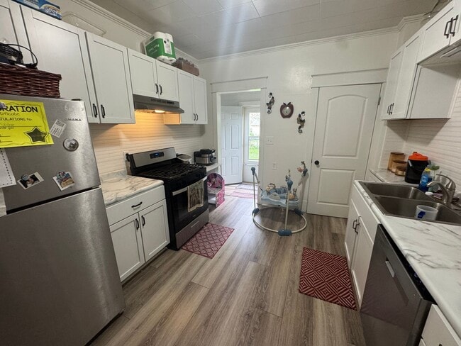 Building Photo - !3 Bedroom in Moline Ready August 1st!