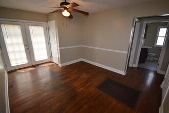 Building Photo - VIRTUAL SHOWINGS AVAILABLE - 4 Bedroom Hou...