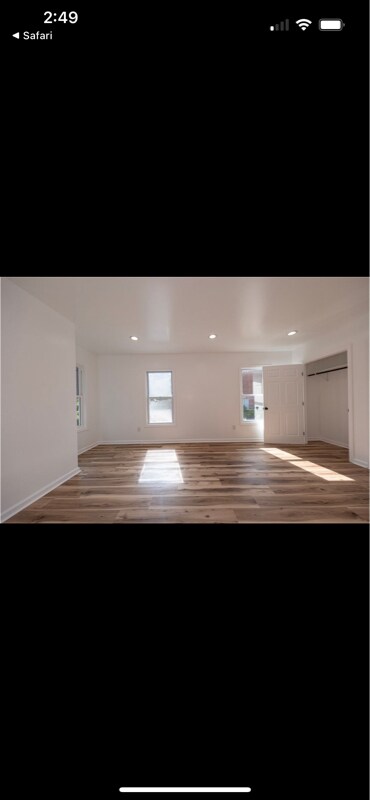 Building Photo - 215 N Maple Ave
