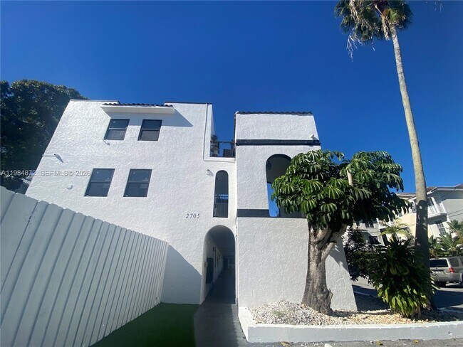 Building Photo - 2705 NE 9th Ave