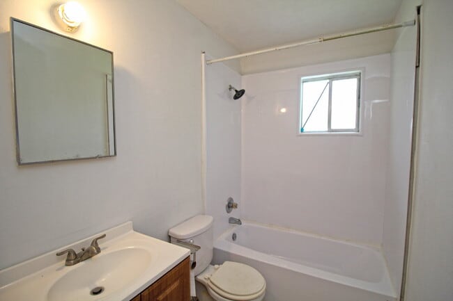 Building Photo - Central Pensacola 3-Bedroom Home Near Mall...