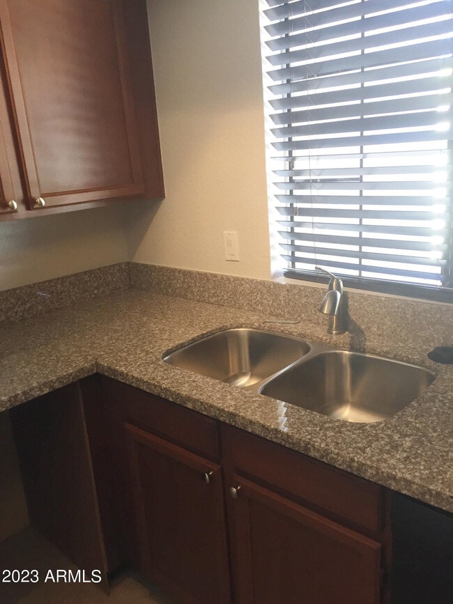 Building Photo - 1905 E University Dr