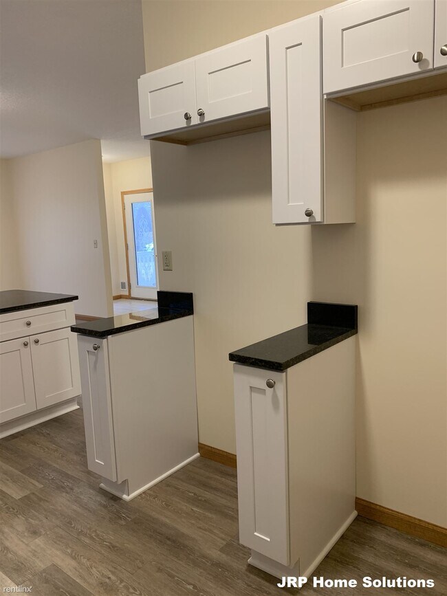 Building Photo - 2 br, 1 bath Apartment - 6400 Gillis Dr Ste A