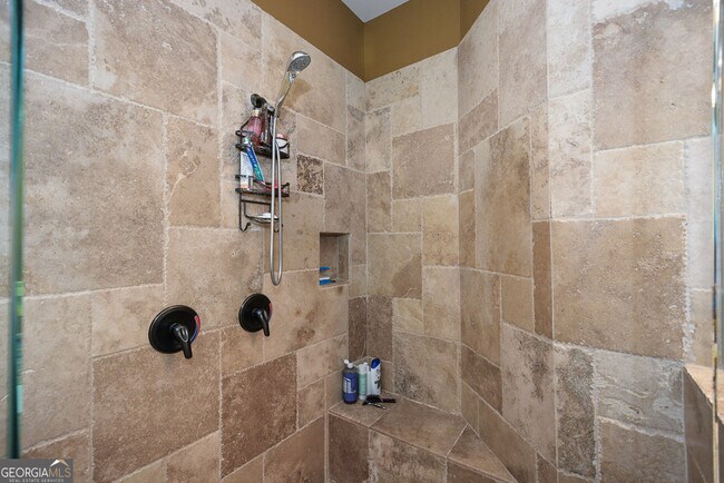 Building Photo - 2210 Spalding Dr