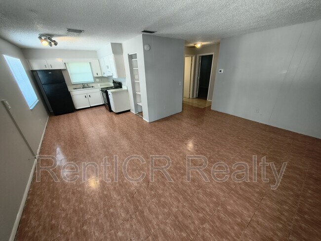 Building Photo - 3135 Pine Tree Ave