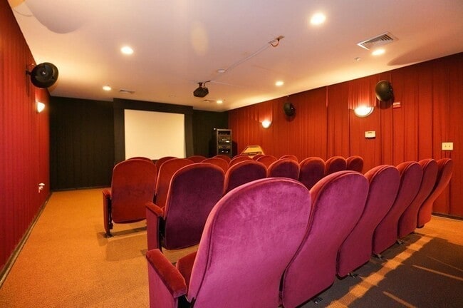 Building Photo - 295 Salem St