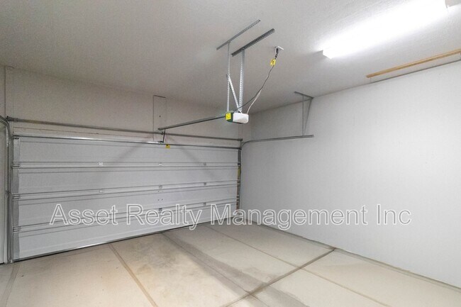 Building Photo - 1416 Madison Oaks Rd