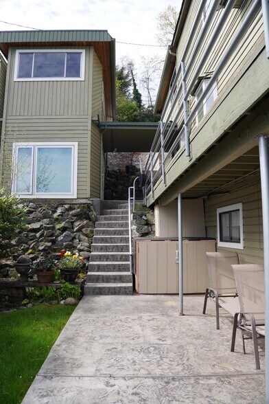 Building Photo - 9750 Rainier Ave S
