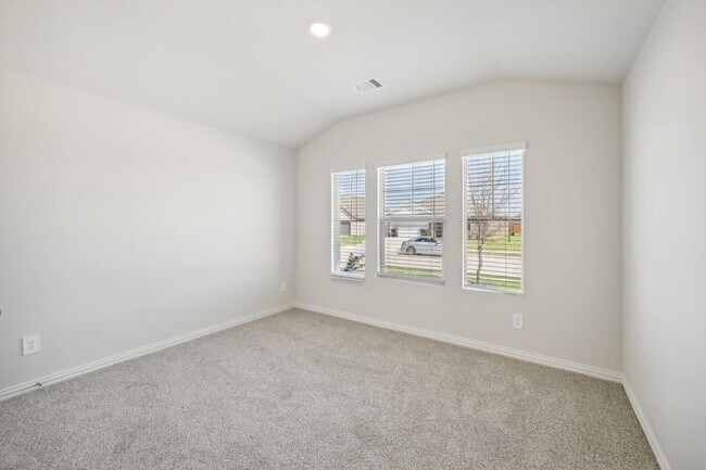 Building Photo - 2203 Gustavus Dr