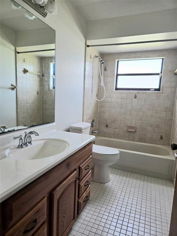 Building Photo - 611 Cotulla Dr