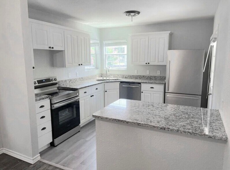 Building Photo - 5617 Birchman Ave