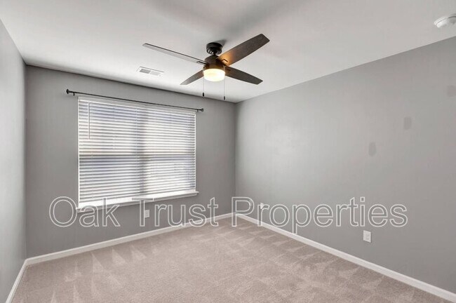 Building Photo - 703 Hilchot Dr