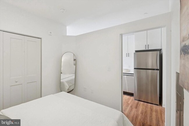 Building Photo - 4240 Chestnut St