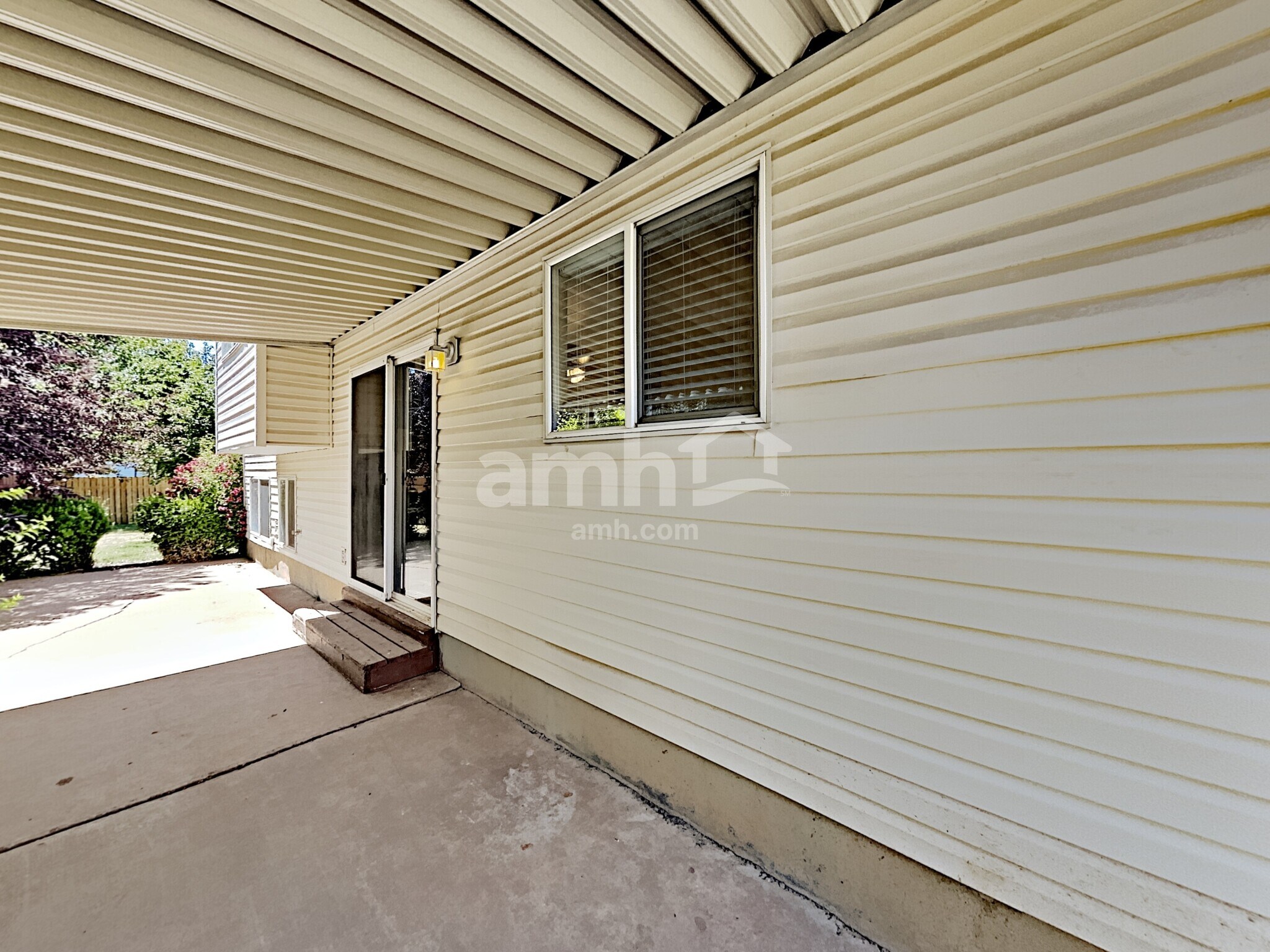 Building Photo - 515 W 150 S