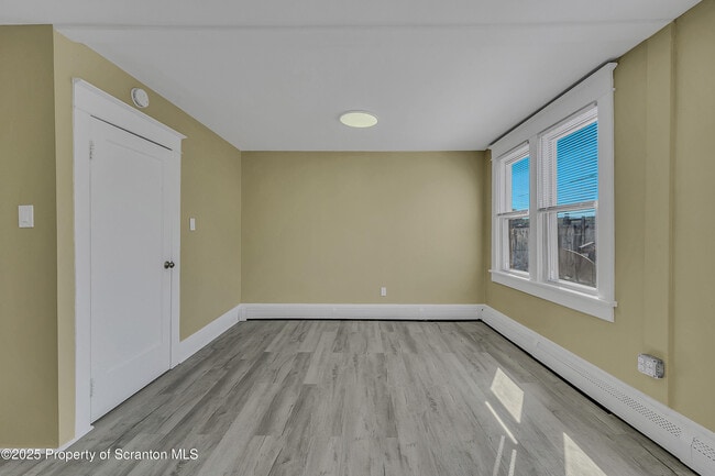 Building Photo - 114 Rushbrook St