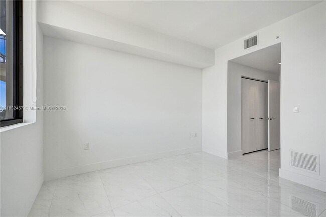 Building Photo - 301 Altara Ave