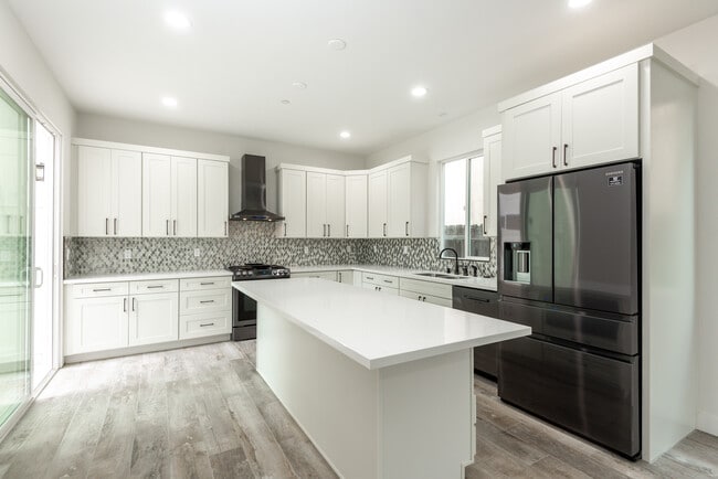 Building Photo - 152 Elder Ave