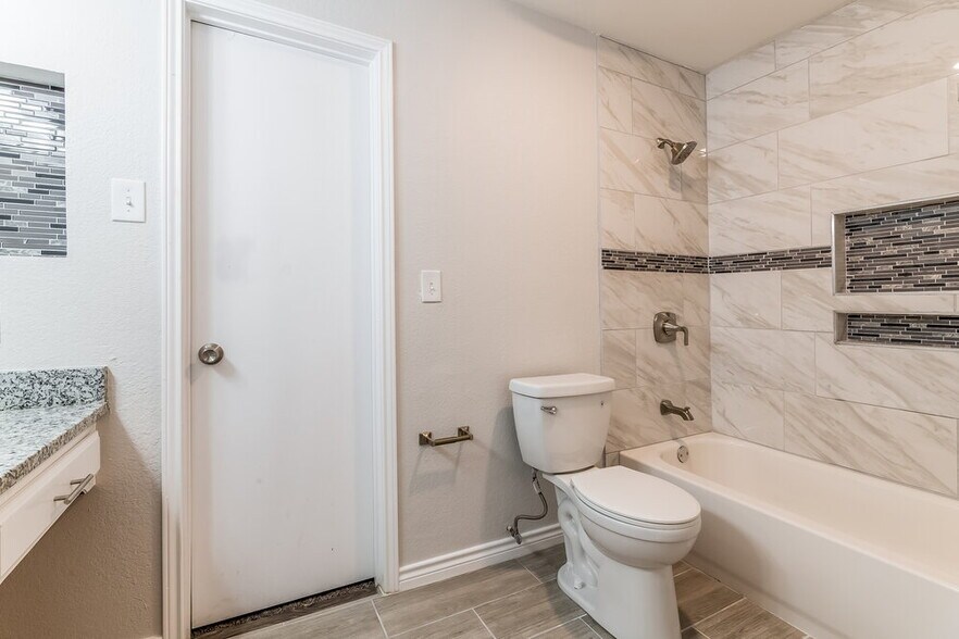Building Photo - 522 Chancellorsville Dr