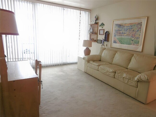 Building Photo - 5005 Collins Ave