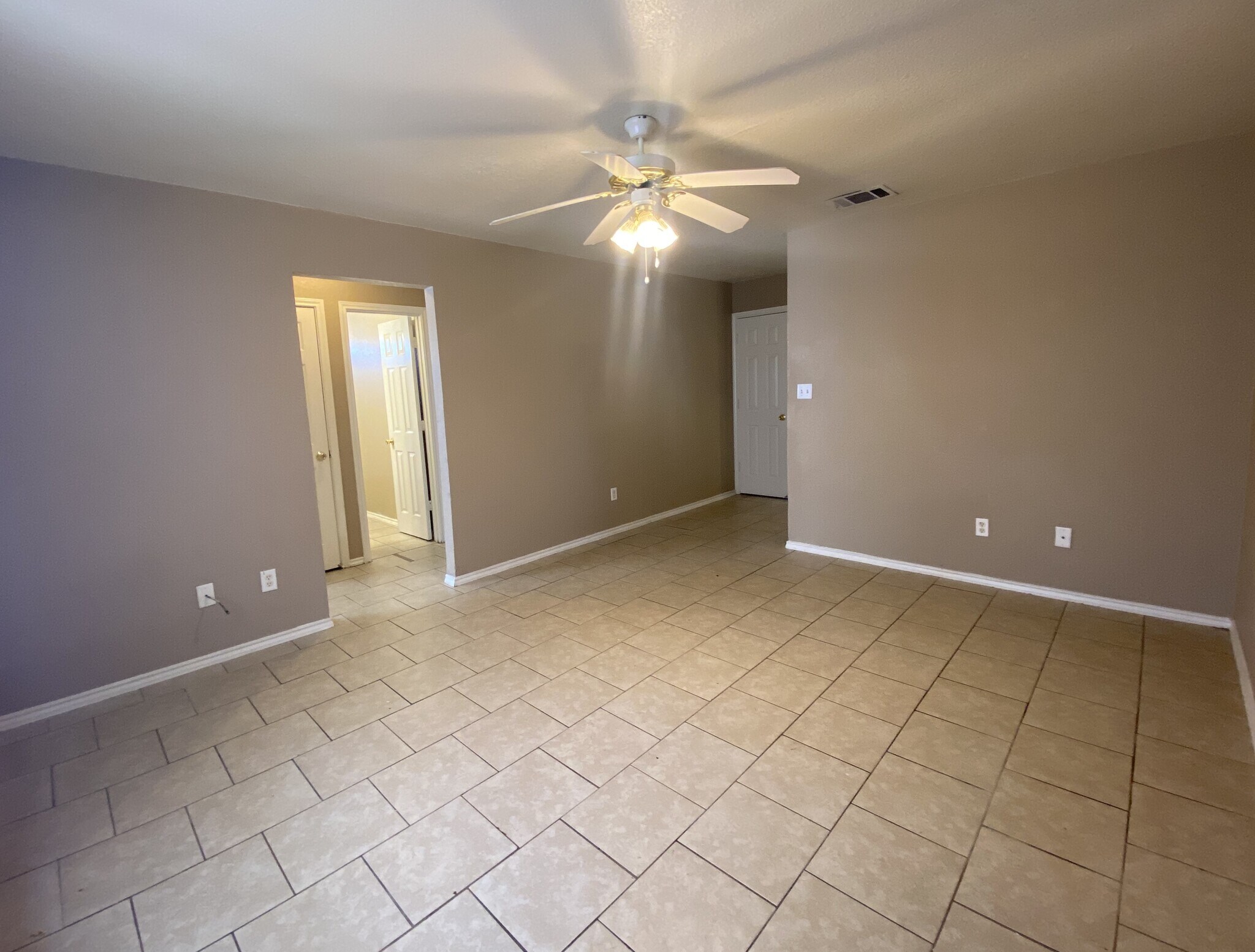 Building Photo - 2801 Cantabrian Dr