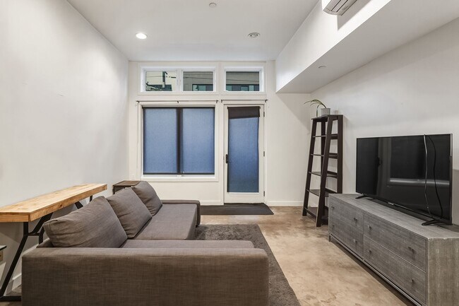 Building Photo - 18-20 N Monroe St