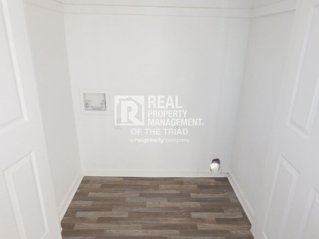 Building Photo - 3 bed/1.5 bath Bungalow in the Heart of Hi...