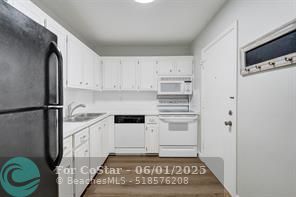 Building Photo - 2250 NE 66th St