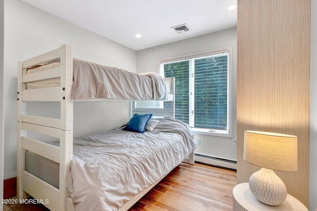 Building Photo - 637 Beacon Blvd