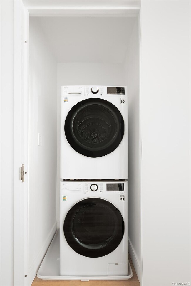 Building Photo - 28-15 35th St