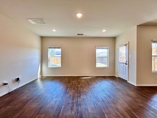 Building Photo - 221 Granary Dr